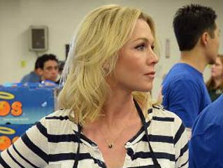 The Beverly Hills, 90210 cast is working on a revival